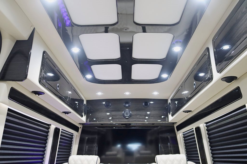 Used 2024 Mercedes-Benz Sprinter 3500 image 32