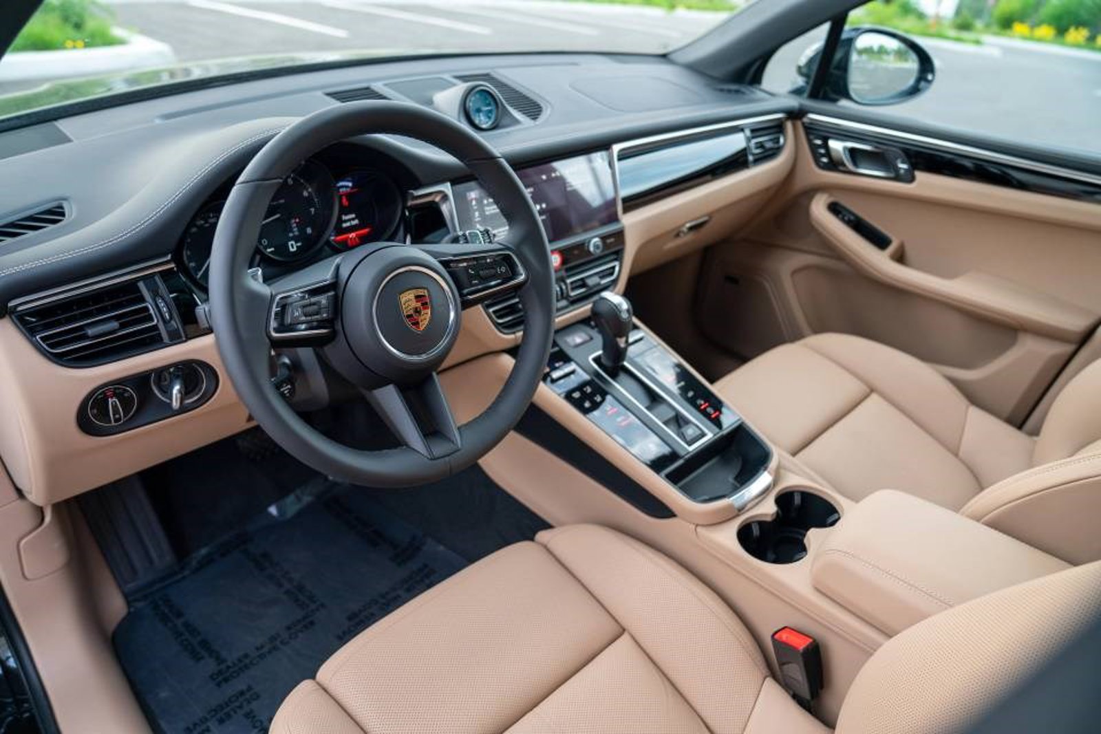 New 2026 Porsche Macan AWD/4WD image 4