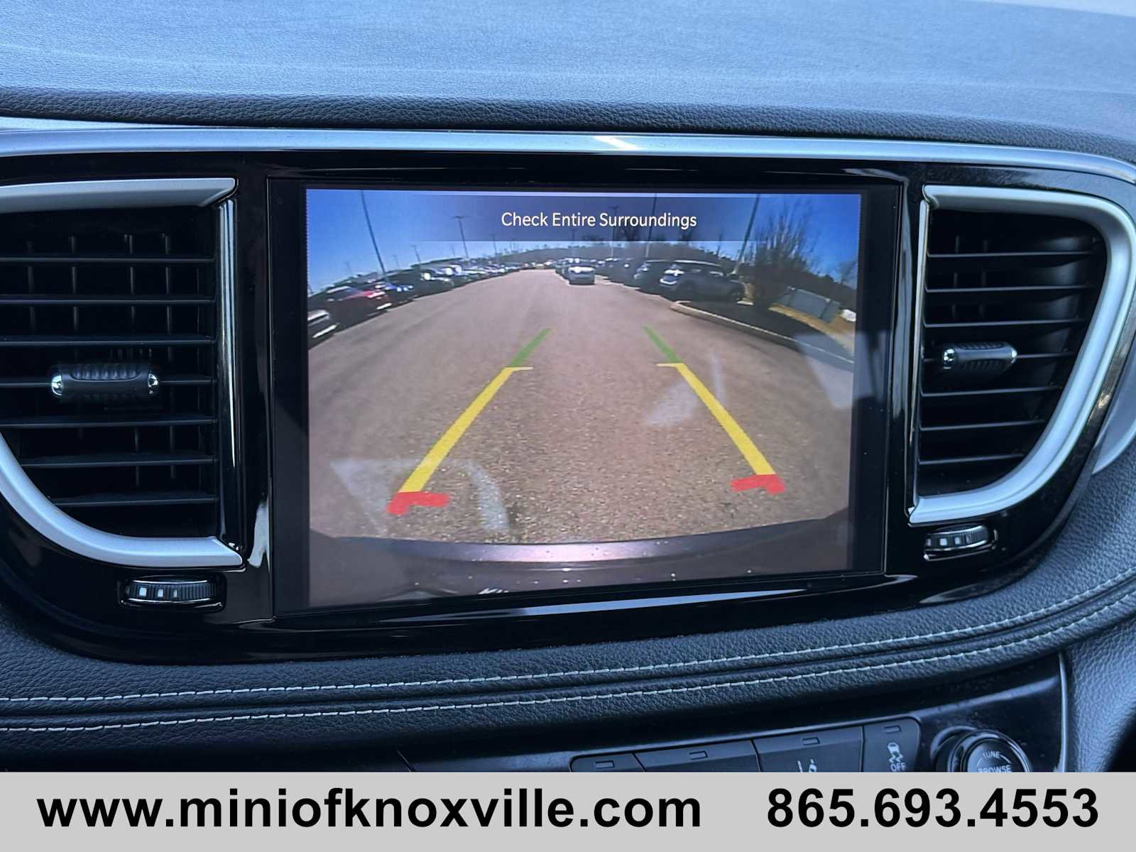 Used 2022 Chrysler Pacifica Touring image 25