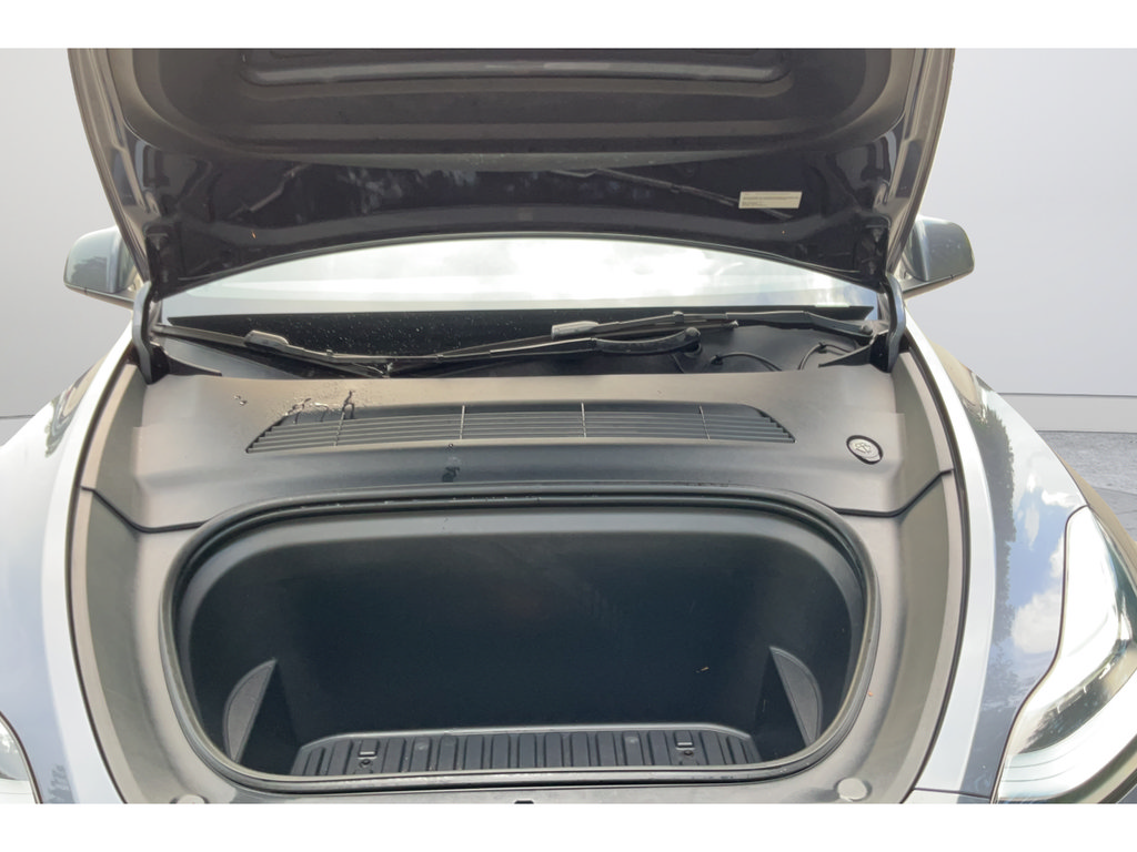 Used 2023 Tesla Model Y AWD image 22