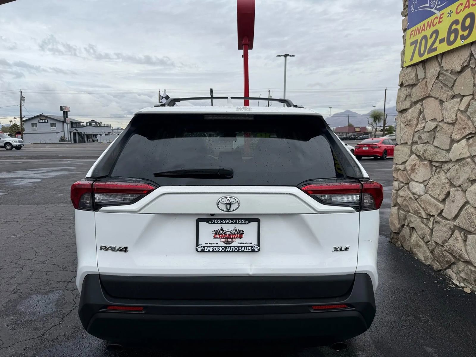 Used 2019 Toyota RAV4 XLE w/ Carpet Mat Package image 4