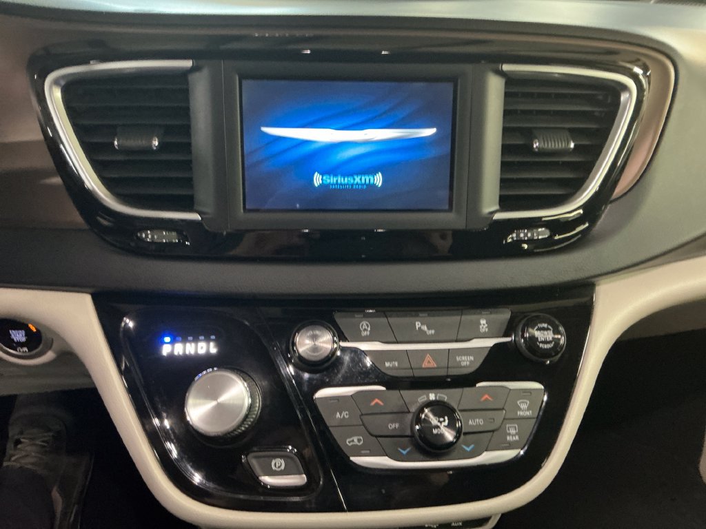 Used 2018 Chrysler Pacifica Touring Plus FWD image 19