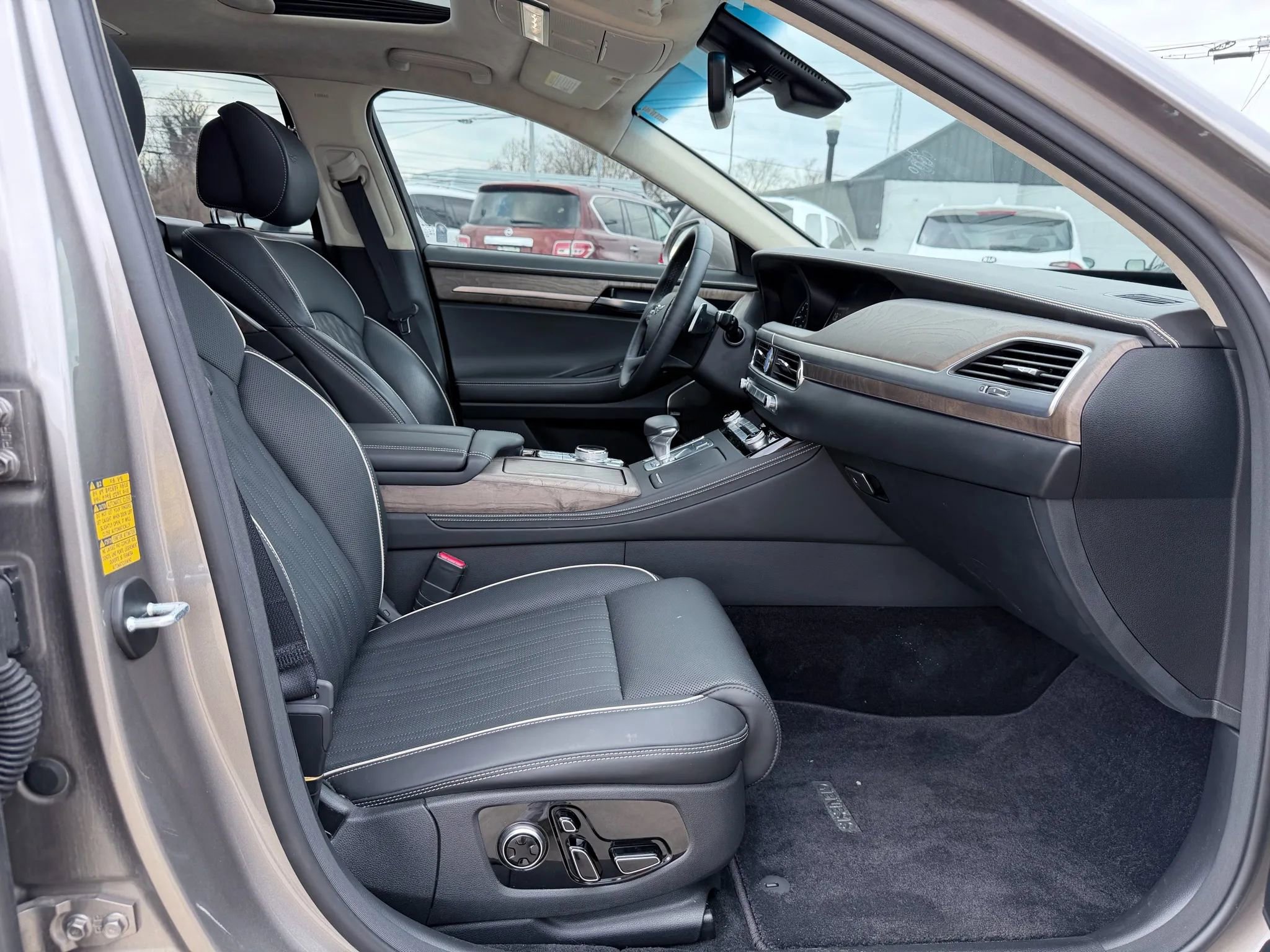 Used 2021 Genesis G90 5.0 Ultimate image 25