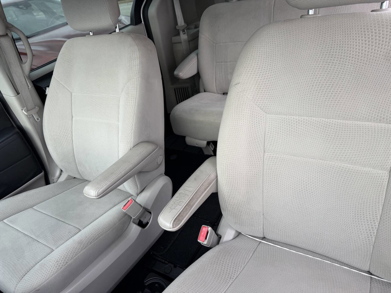 Used 2013 Dodge Grand Caravan American Value Package FWD image 27