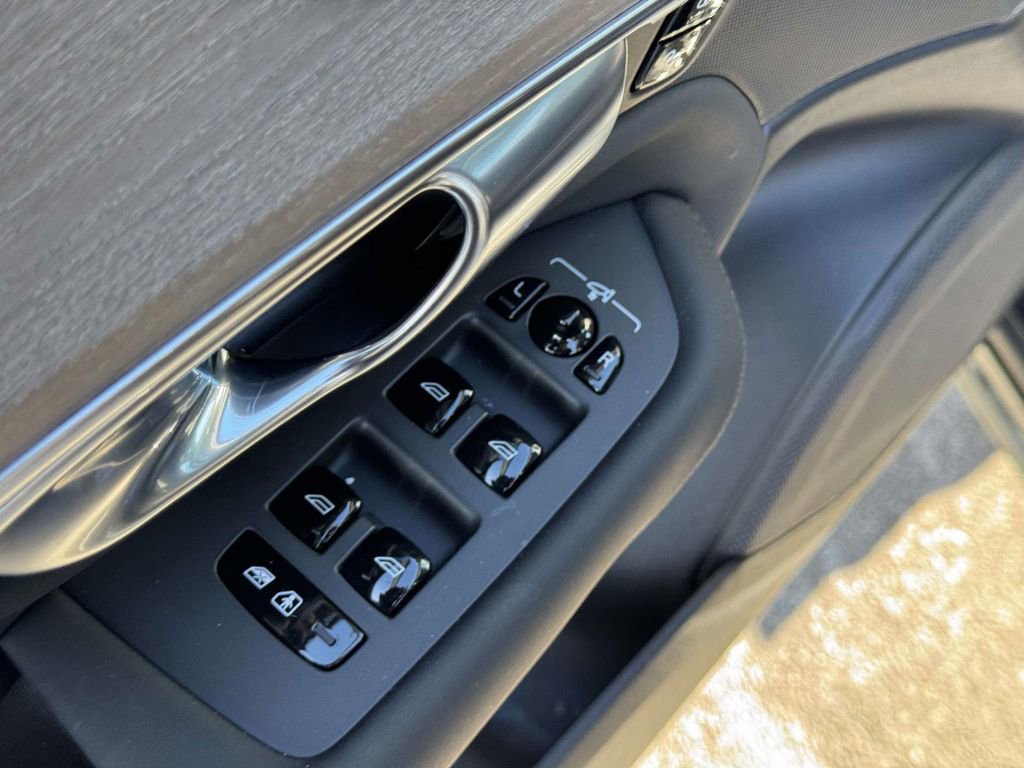 Certified 2026 Volvo XC90 B6 Plus w/ Protection Package Premier image 15