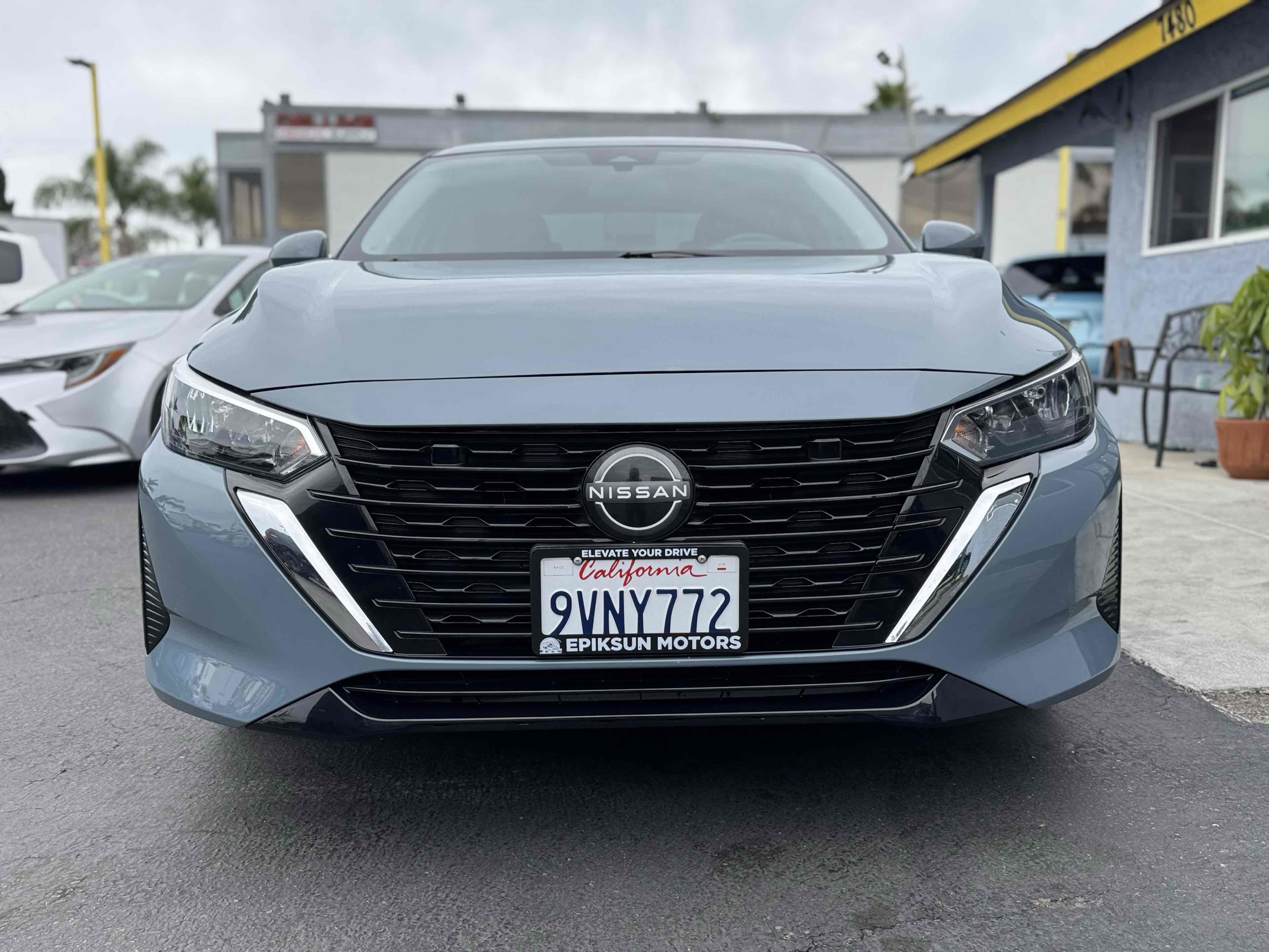 Used 2024 Nissan Sentra SV FWD image 2