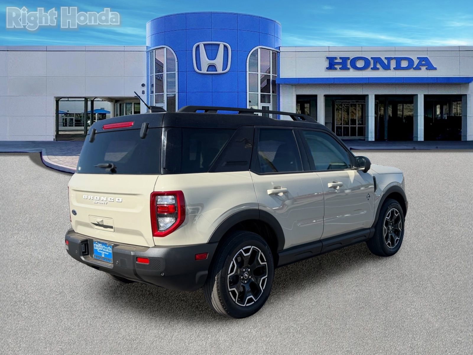 Used 2025 Ford Bronco Sport Outer Banks w/ Outer Banks Tech Package+ AWD/4WD image 8