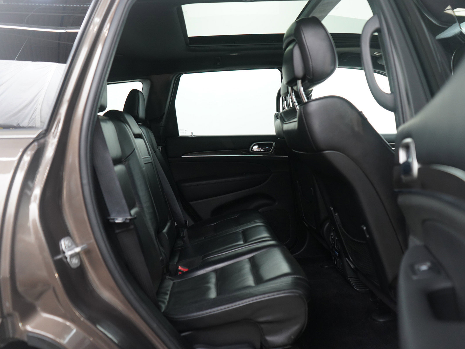 Used 2018 Jeep Grand Cherokee Overland image 12