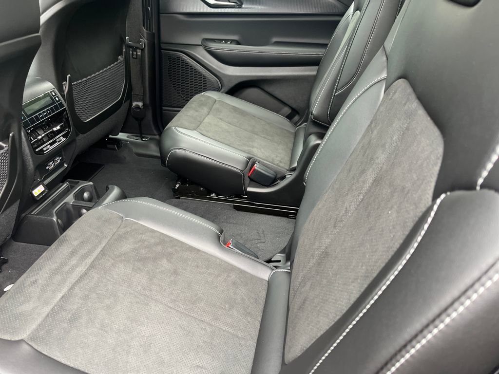 New 2025 Jeep Grand Cherokee L Altitude image 22