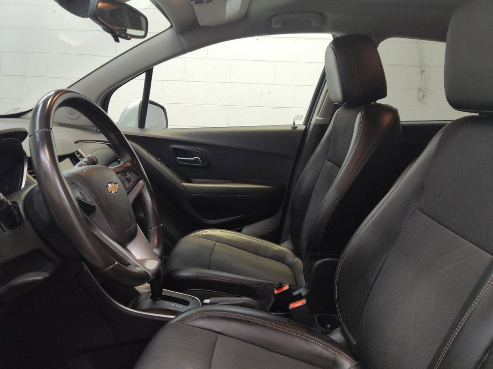 Used 2019 Chevrolet Trax LT w/ LT Convenience Package AWD/4WD image 17