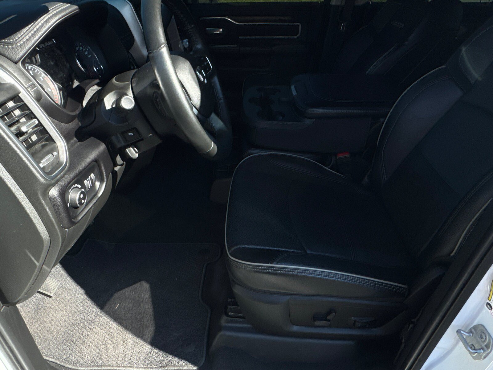 Used 2024 RAM 2500 Laramie AWD/4WD image 9