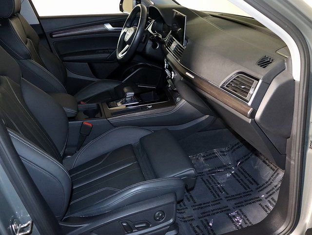 Used 2025 Audi Q5 e Premium Plus w/ Premium Plus Package AWD/4WD image 36