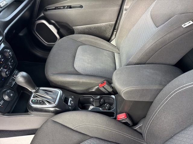 Used 2021 Jeep Renegade Latitude w/ Luxury Group II image 16