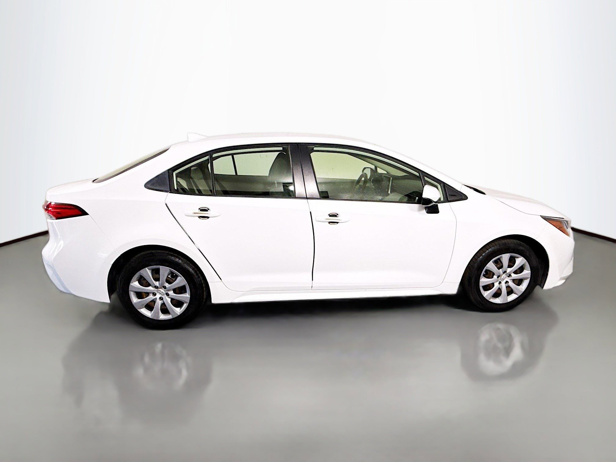 Used 2021 Toyota Corolla LE image 11