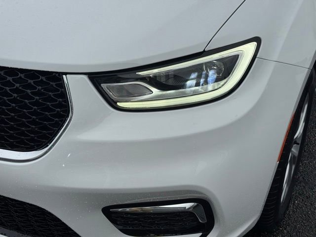 New 2026 Chrysler Pacifica Limited w/ Uconnect Theater Family Group video 2