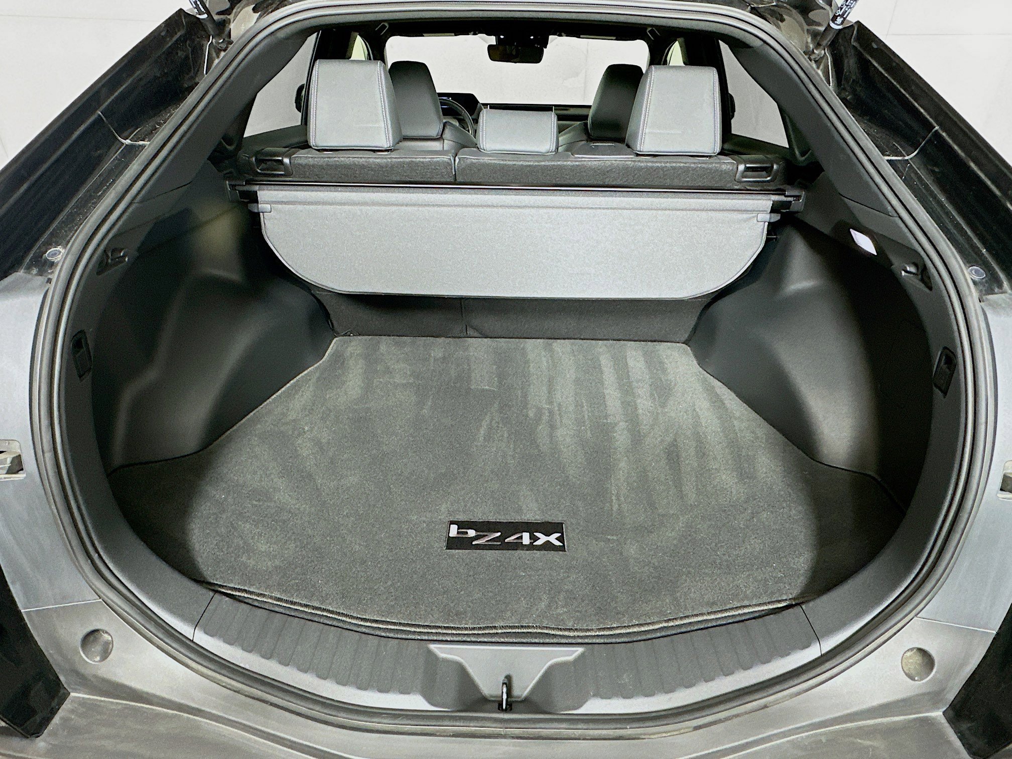 Used 2023 Toyota bZ4X XLE w/ Weather Package AWD/4WD image 28