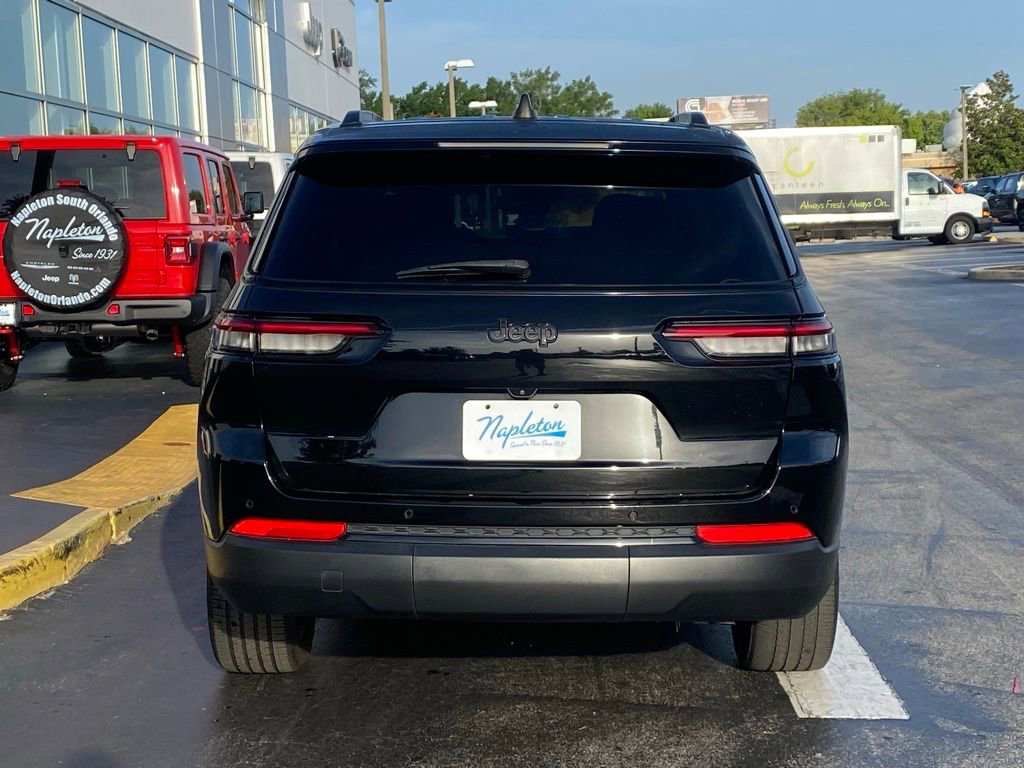 Used 2023 Jeep Grand Cherokee L Laredo RWD image 8
