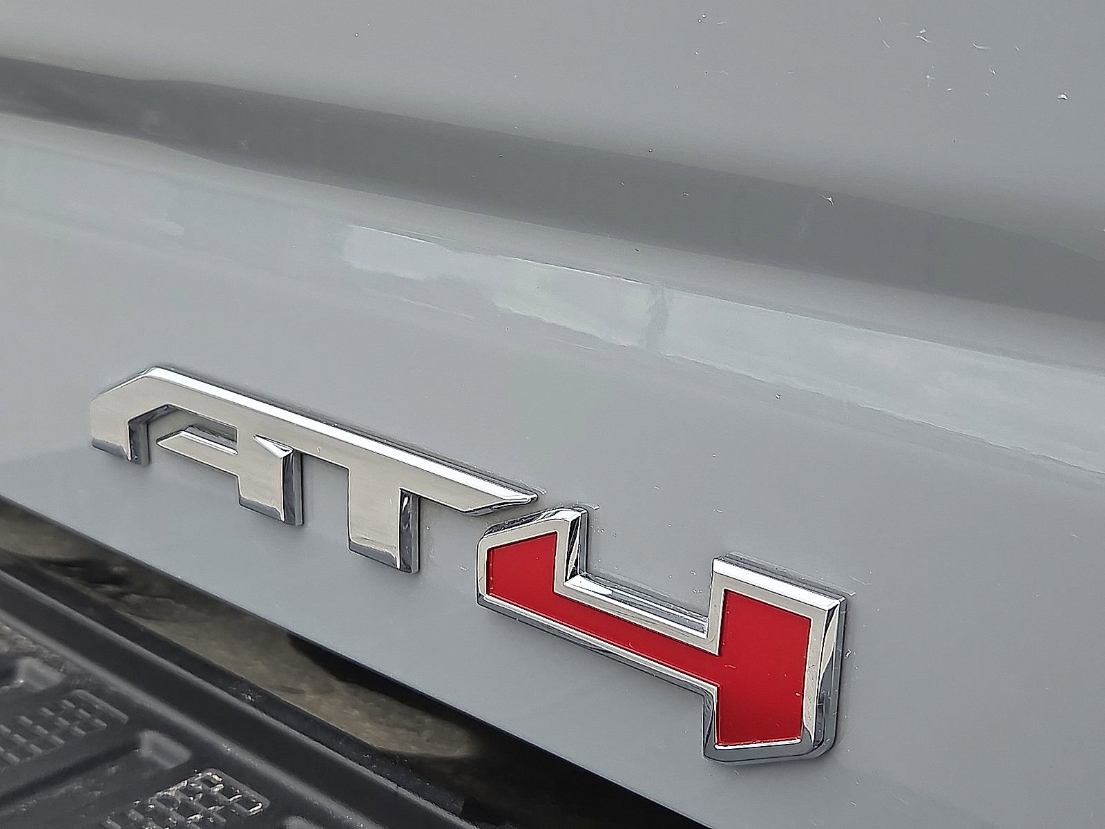 Used 2025 GMC Sierra 2500 AT4 w/ AT4 Premium Plus Package AWD/4WD image 8