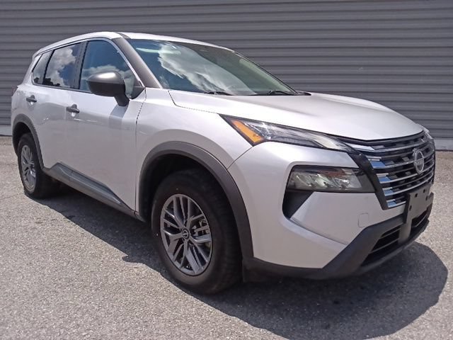 Used 2024 Nissan Rogue S AWD/4WD image 1