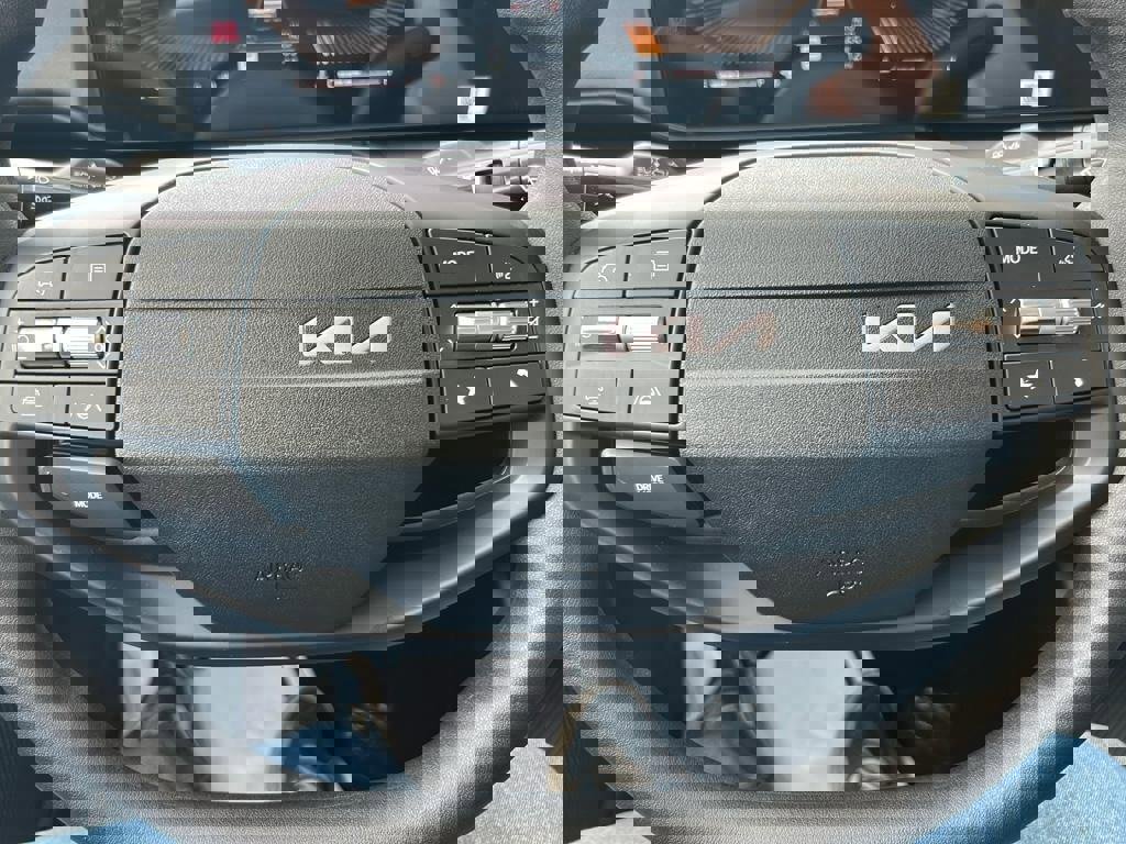 New 2025 Kia K4 LXS image 22