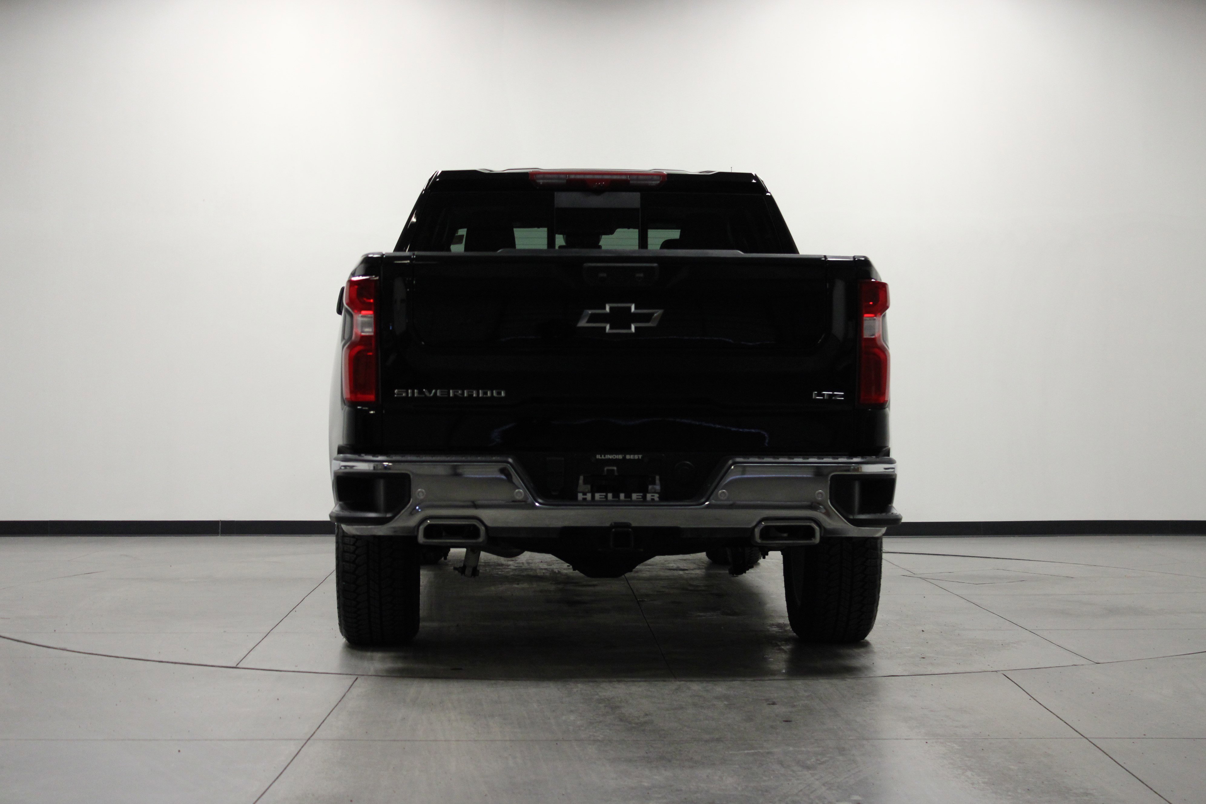 Used 2024 Chevrolet Silverado 1500 LTZ w/ LTZ Premium Package image 5