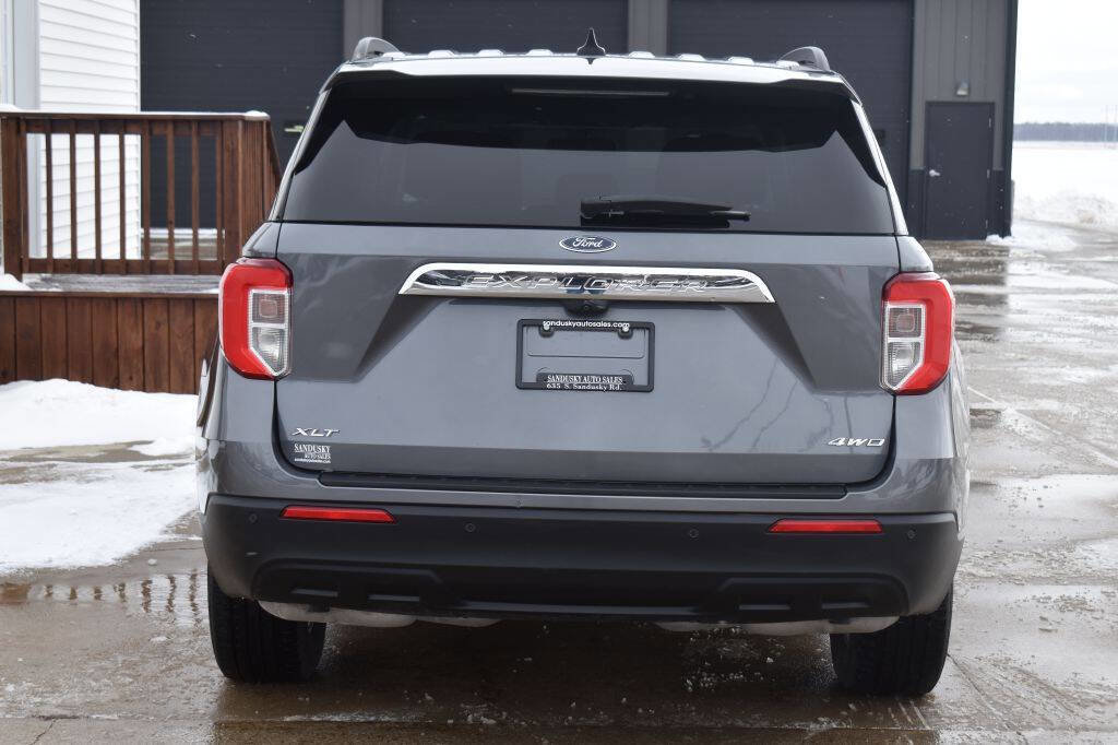 Used 2022 Ford Explorer XLT image 4