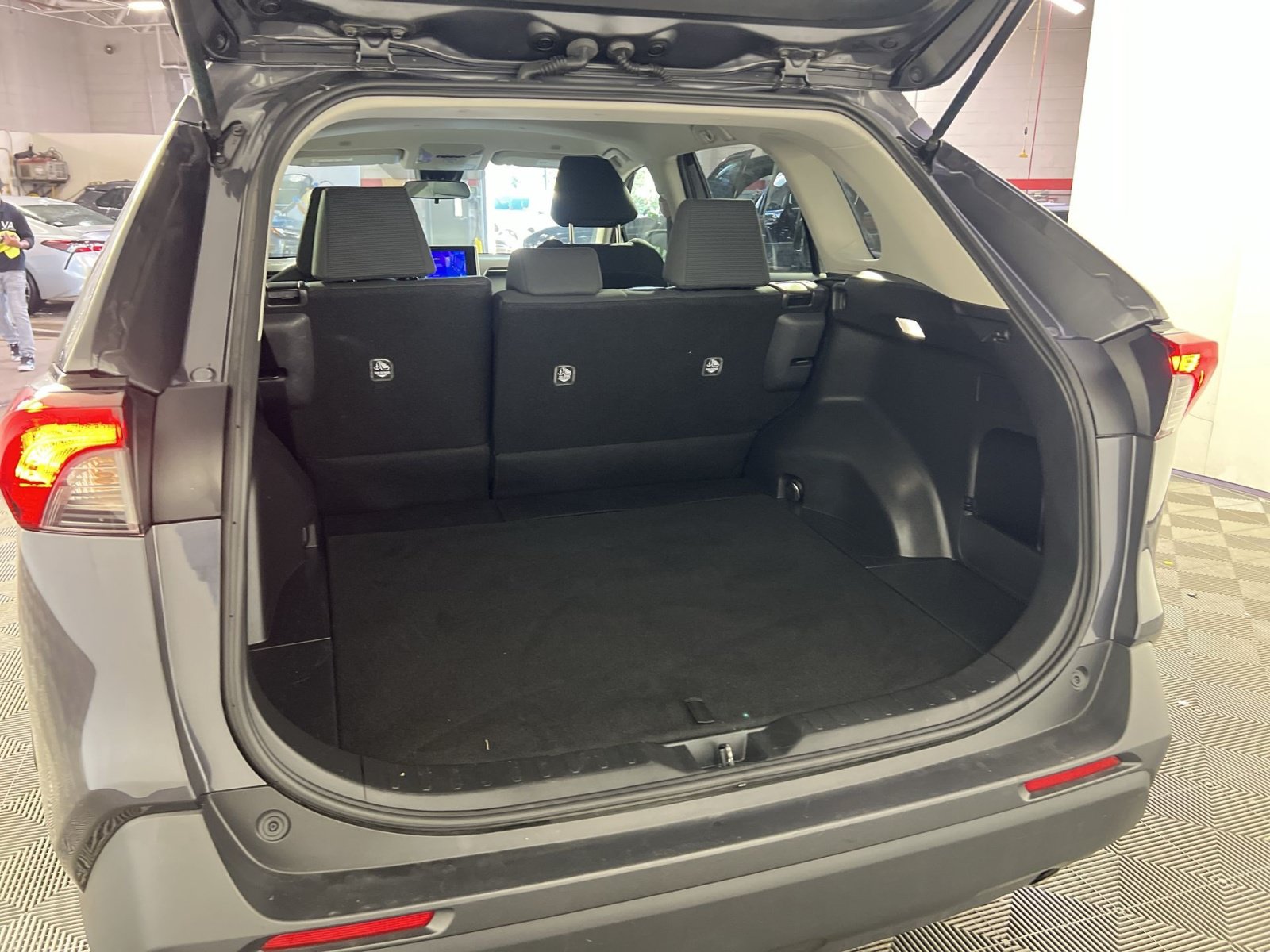 Used 2025 Toyota RAV4 LE AWD/4WD image 26