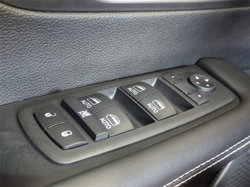 New 2026 Chrysler Pacifica Select image 25