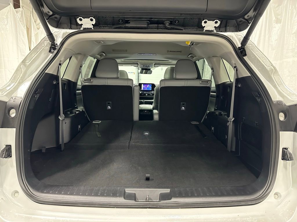 Used 2025 Toyota Highlander XLE image 54