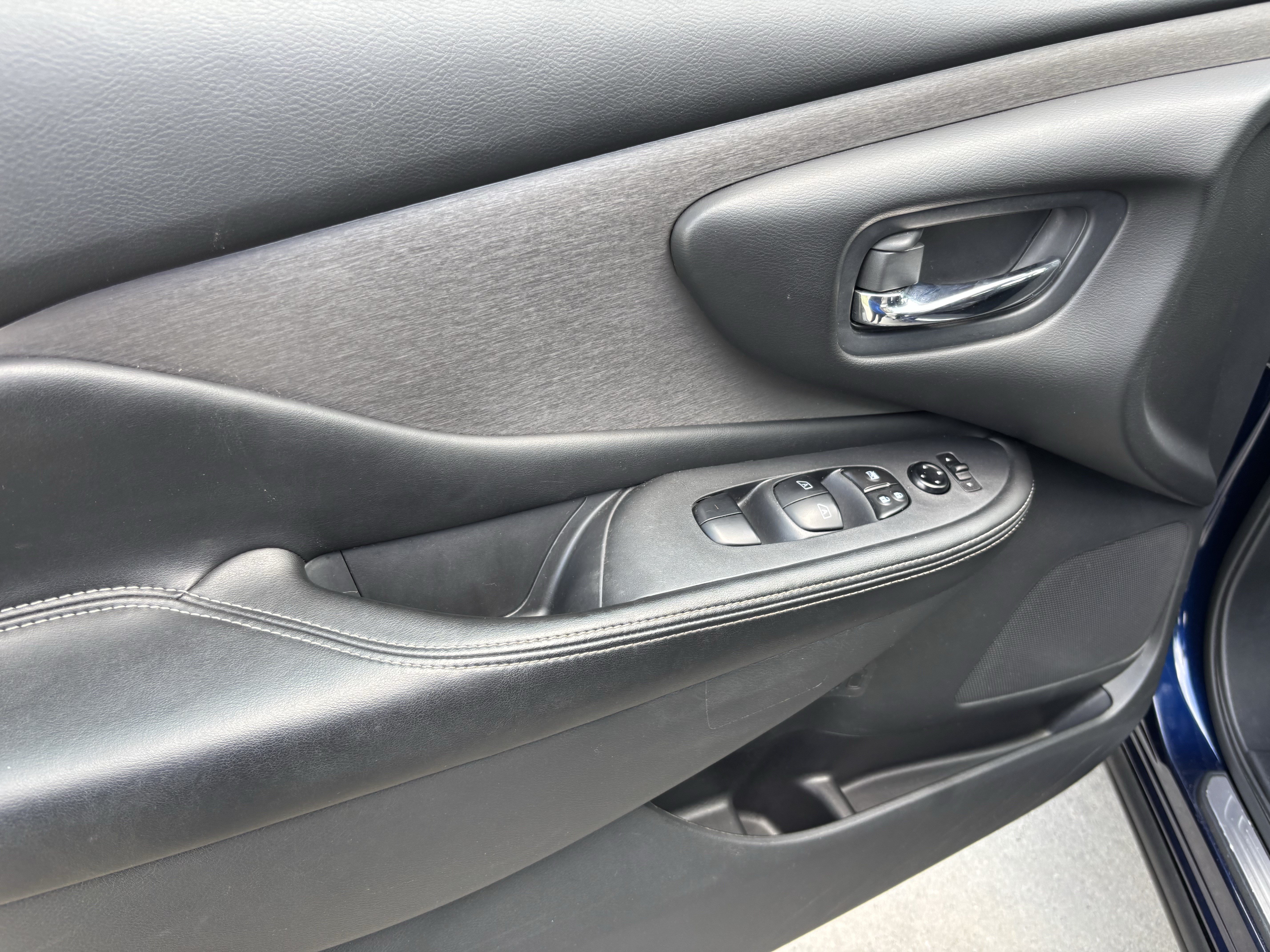 Used 2023 Nissan Murano S AWD/4WD image 14