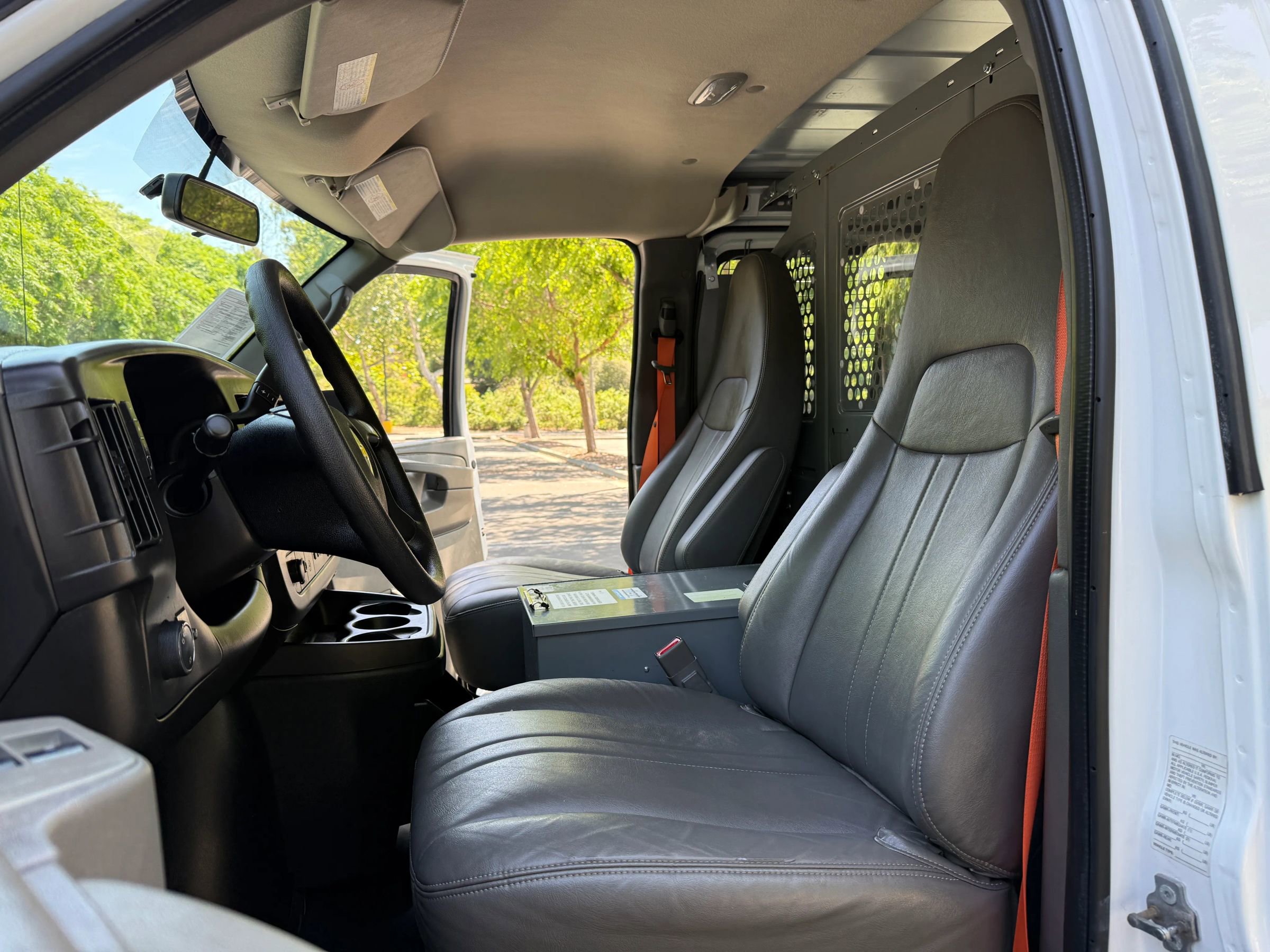 Used 2015 Chevrolet Express 2500 Van 3D image 12