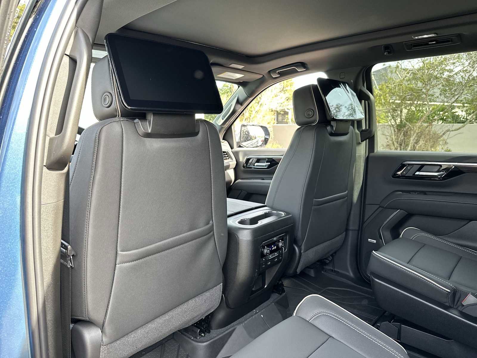 New 2026 Chevrolet Suburban Premier image 16