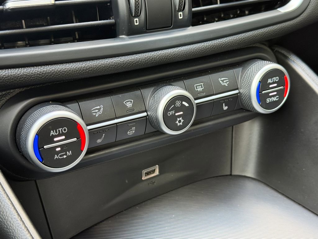 Used 2017 Alfa Romeo Giulia Ti w/ TI 19" Sport Package image 22