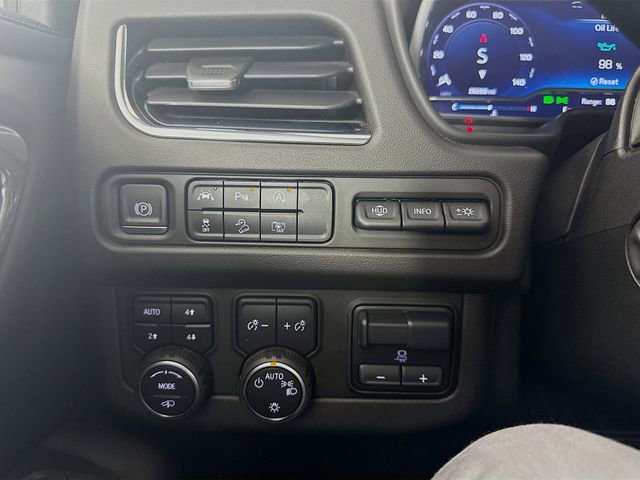 Used 2023 Chevrolet Suburban High Country image 12