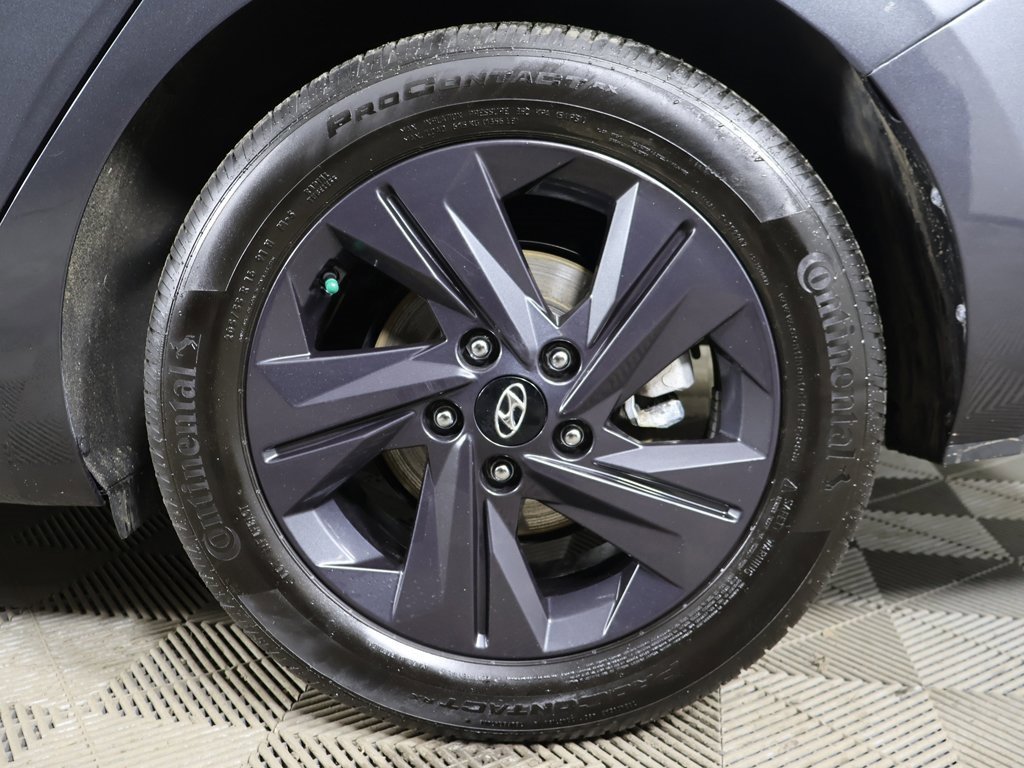 Used 2023 Hyundai Elantra SEL w/ Preferred Accessory Package image 17