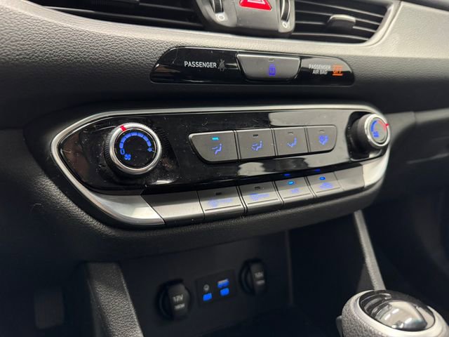 Used 2018 Hyundai Elantra GT image 37