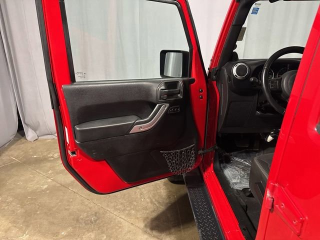 Used 2013 Jeep Wrangler Unlimited Sahara AWD/4WD image 10