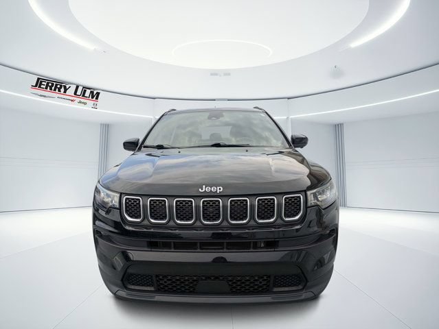 Used 2023 Jeep Compass Latitude w/ Sun and Sound Group AWD/4WD image 8