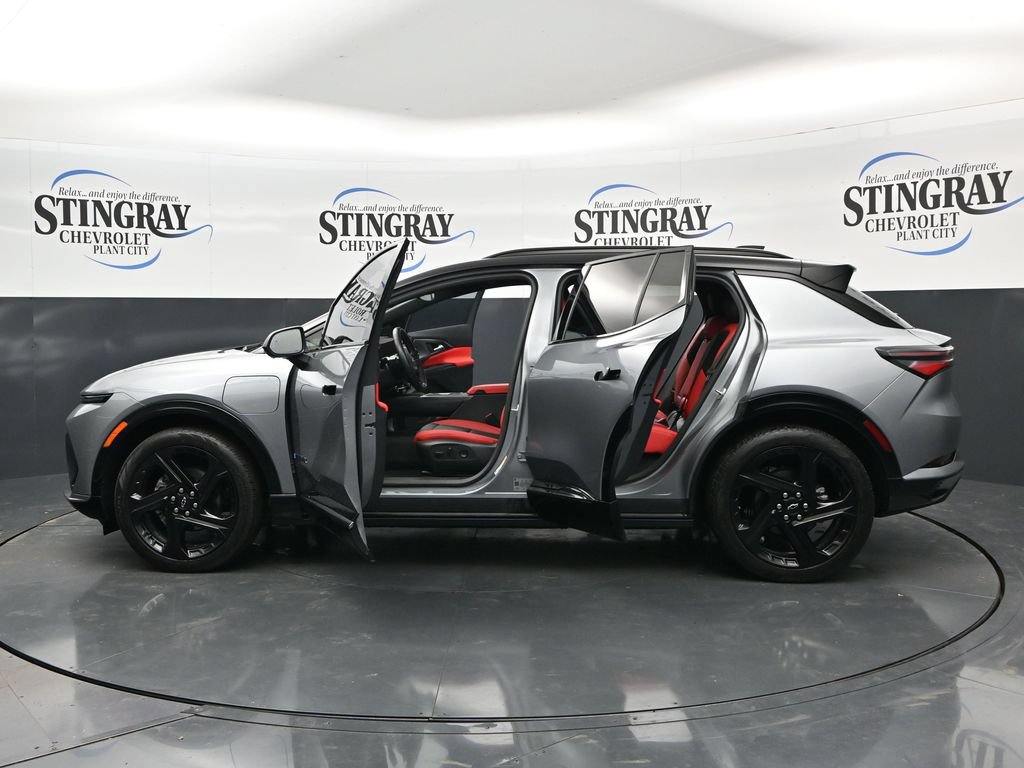 Certified 2026 Chevrolet Equinox EV RS w/ LPO, All-Weather Mat Package FWD image 37
