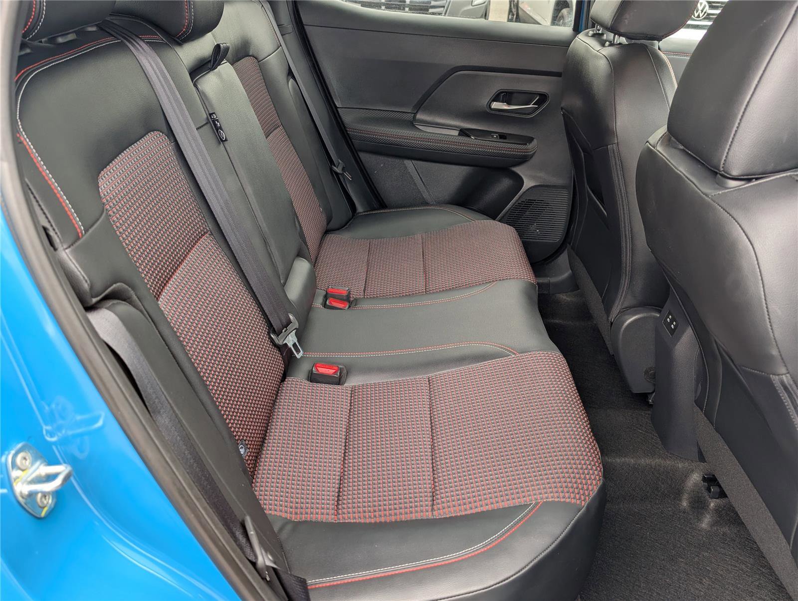 Used 2025 Nissan Kicks SR AWD/4WD image 12