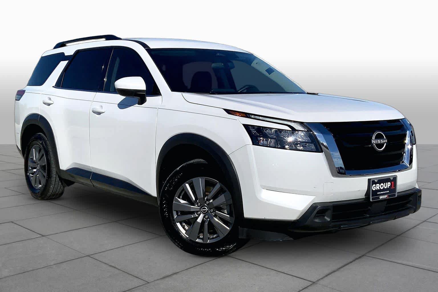 Used 2025 Nissan Pathfinder SV w/ Cargo Package FWD image 3