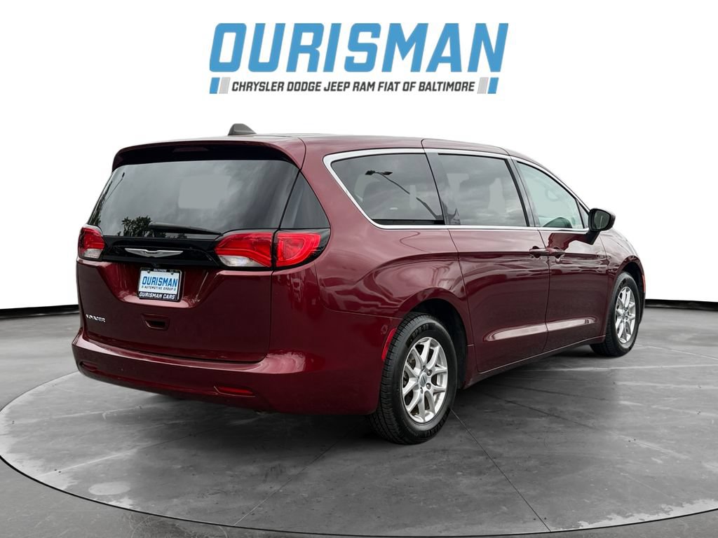 Used 2023 Chrysler Voyager LX FWD image 6