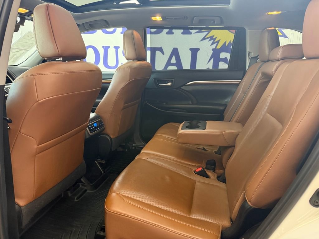 Used 2019 Toyota Highlander Limited Platinum image 16