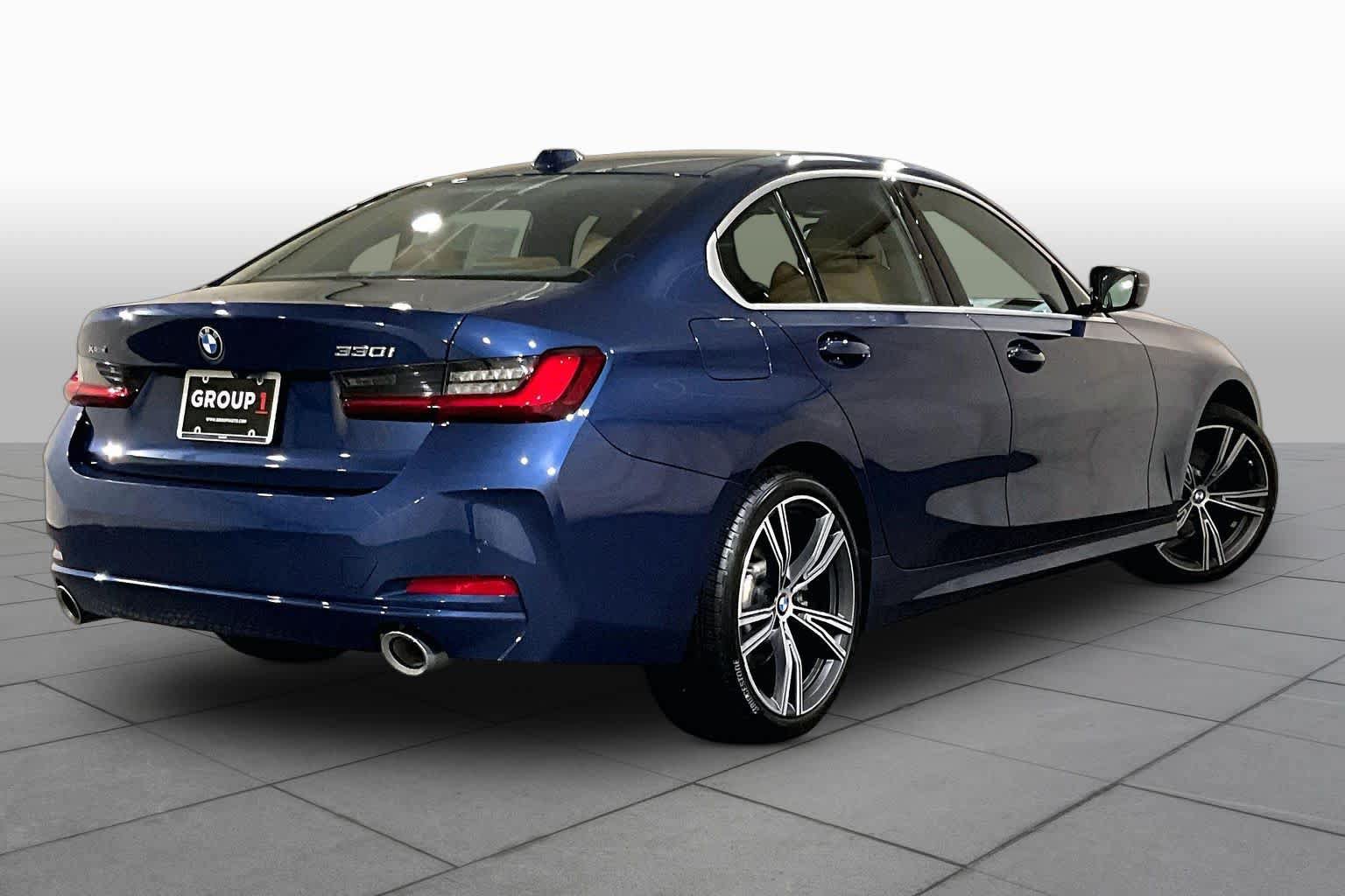 Used 2024 BMW 330i xDrive Sedan w/ Premium Package AWD/4WD image 12