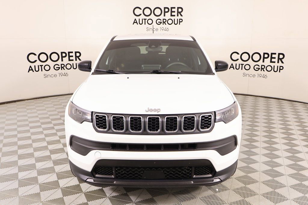 Used 2025 Jeep Compass Sport image 8