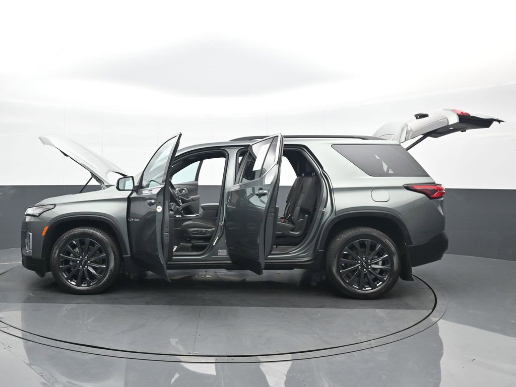 Used 2022 Chevrolet Traverse LT image 27