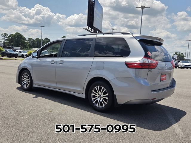 Used 2018 Toyota Sienna XLE w/ XLE Navigation Package FWD image 3