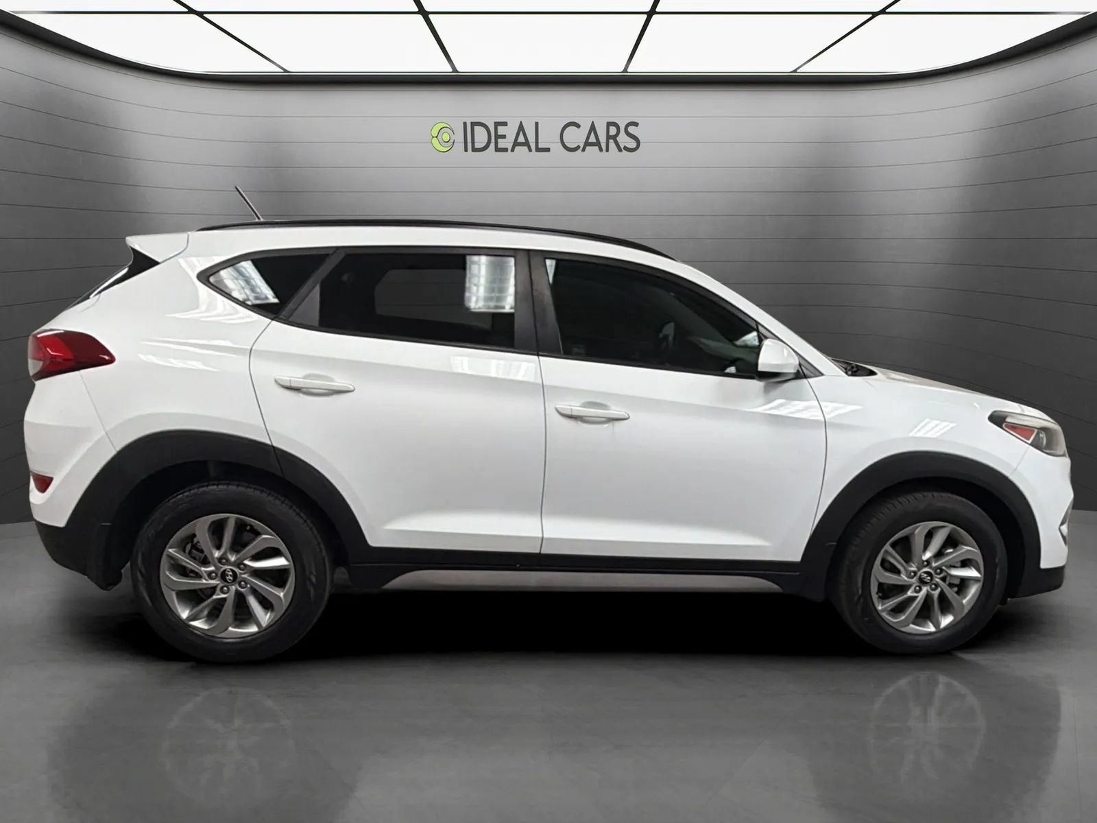 Used 2017 Hyundai Tucson SE w/ SE Popular Package 02 FWD image 4