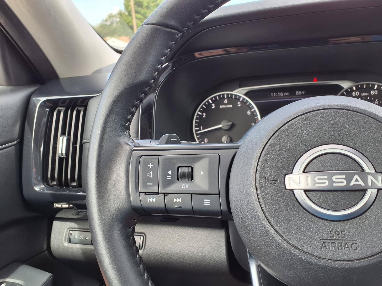 Used 2025 Nissan Pathfinder SV FWD image 29