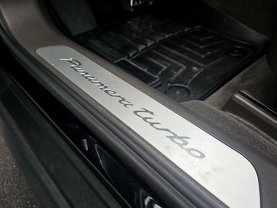 Used 2020 Porsche Panamera Turbo w/ Sport Package image 15